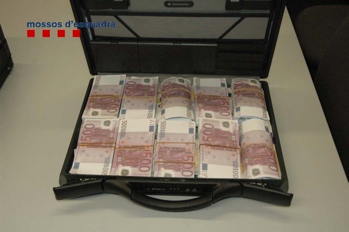 Maletín con dinero falso en una estafa 'rip deal'