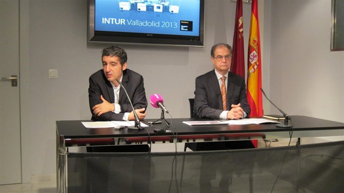 El consejero Cruz explica la participación de la Región en la XVII INTUR