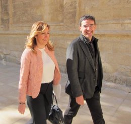 Susana Díaz llega al Pleno del Parlamento con Mario Jiménez