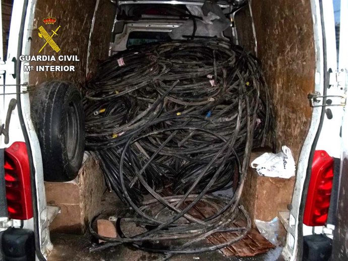 Interior furgoneta interceptada por robo en empresa de cerámica