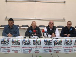 Representantes de UGT y CCOO de Navarra en la rueda de prensa