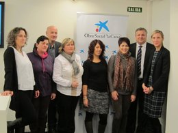 Representantes de ocho asociaciones que reciben ayuda de La Caixa.