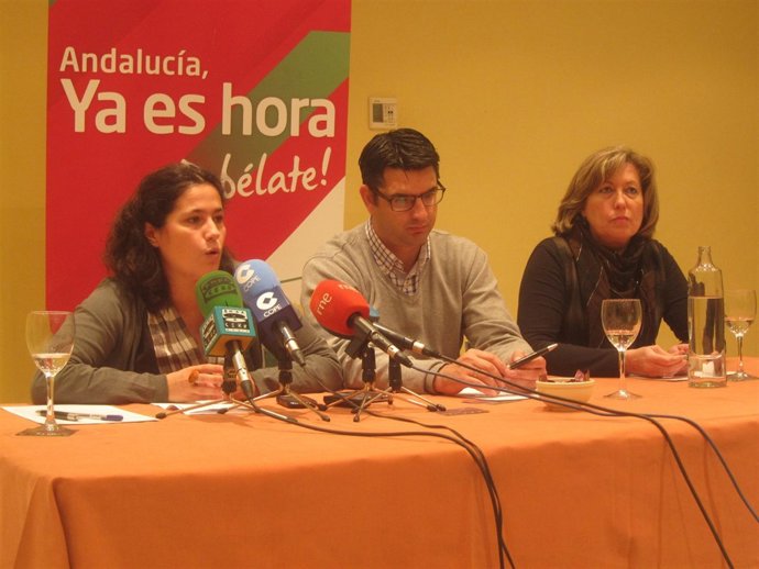 Amanda Meyer junto a Pedro García y Marisantos Córdoba