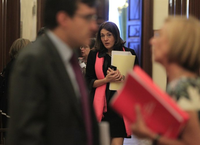 Soraya Rodríguez, del PSOE, detrás de José Luis Ayllón y Rosa Díez