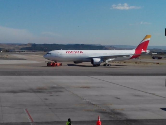 El Juan Carlos I, primer avión de Iberia con la nueva marca