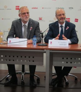 Alvira (drcha) y el secretario regional de Escuelas Católicas, Antonio Guerra