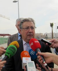 Zoido pide aclarar lo ocurrido en las viviendas promovidas por la CEA