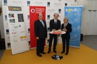 Vodafone, FEAPS y Down España impulsarán la innovación en accesibilidad de la tecnología como medio de inserción