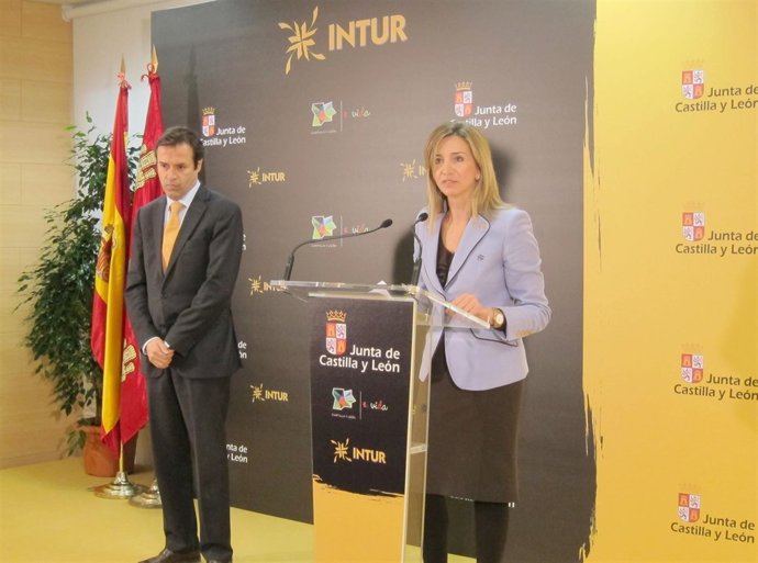 Alicia García comparece en la inauguración de Intur
