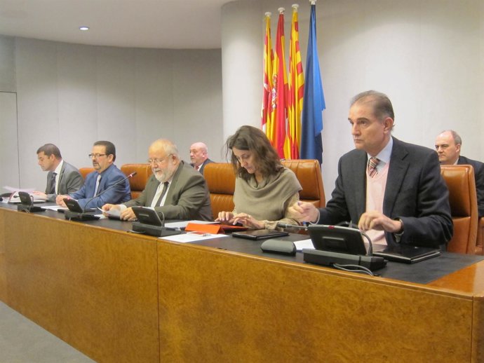 El presidente Salvador Esteve, en el pleno de la Diputación de Barcelona