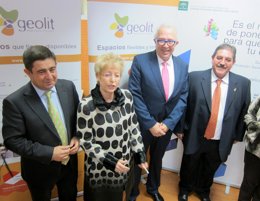 Reyes, Víboras, Sánchez Maldonado y Beltrán antes de firmar el convenio.