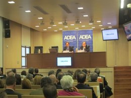 Santiago Niño presenta su libro en Zaragoza.