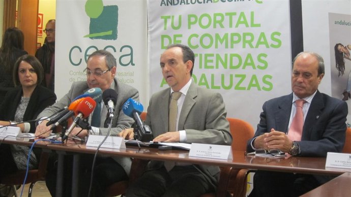 El consejero de Turismo, Rafael Rodríguez, y el presidente de la CECA, Ponce.