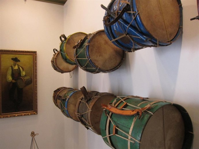 Piezas expuestas en la muestra ‘Tamboril por gaita'