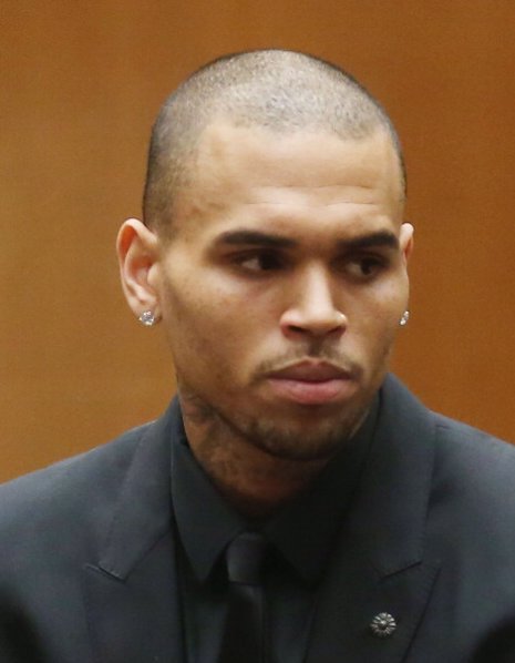 Chris Brown, ordenado a tratar su ira y drogacción