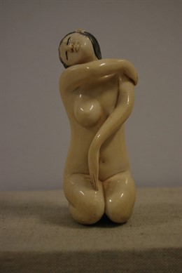 Figura japonesa de mujer desnuda