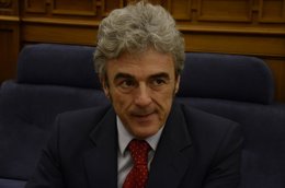 Leandro Esteban en el pleno de las Cortes                