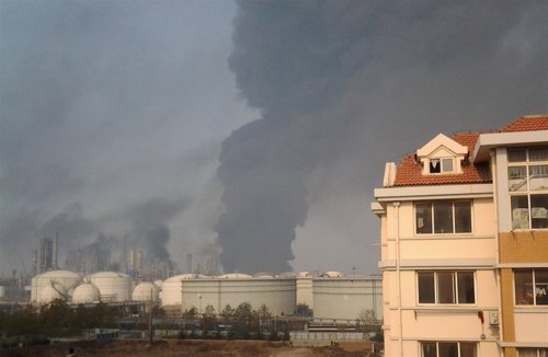 Explosión en una planta petrolífera en China