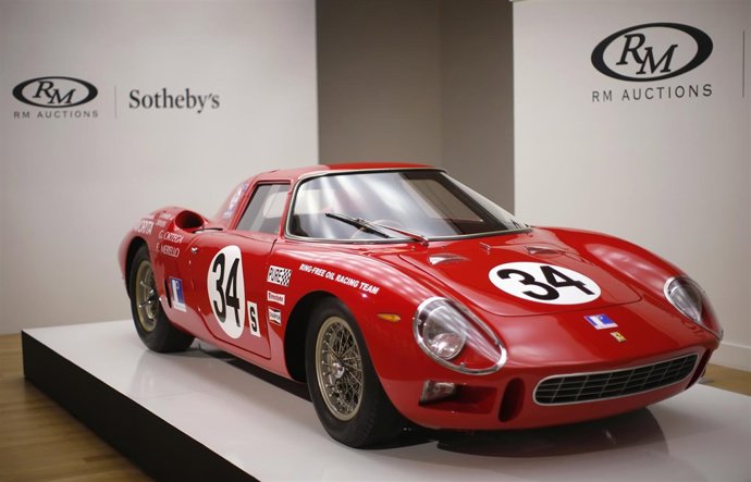 Ferrari del 64 subastado por 14.3 millones de dólores