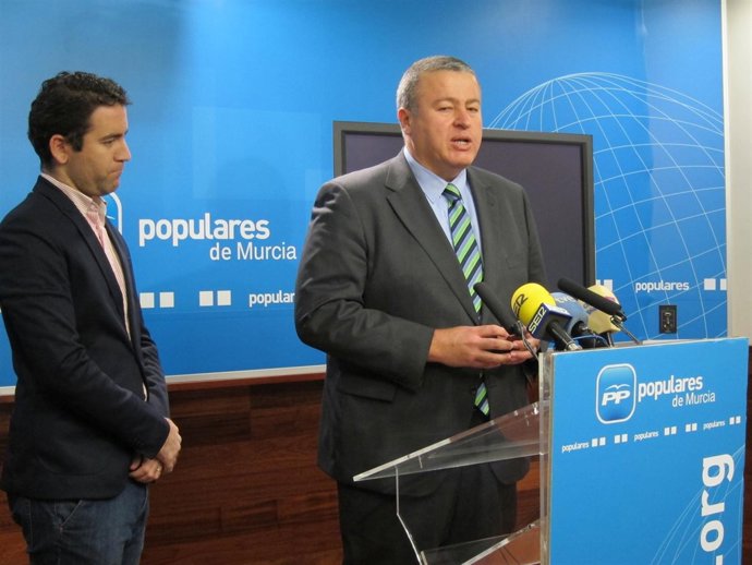 Bernabé y García, en la rueda de prensa