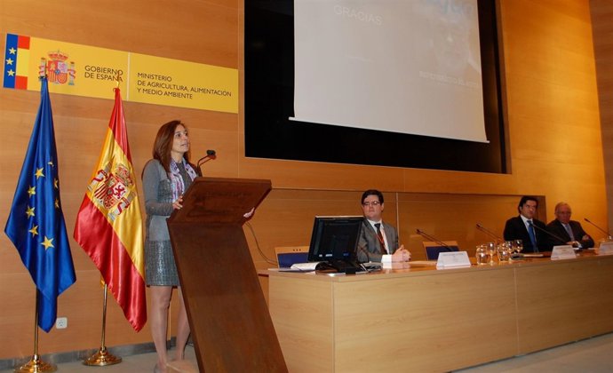 La directora general del Agua, Liane Ardiles, presenta iAgua Magazine