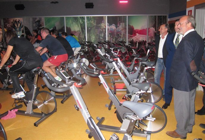 El alcalde de Valladolid, durante la visita al centro deportivo GO Fit
