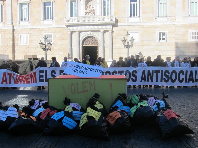 Protesta de entidades de la sociedad civil contra los presupuestos.