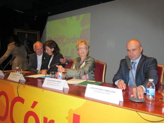 Casero saluda a Ceballos, junto a Víboras y Caballero