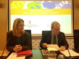 La consellera Neus Munté y el dtor. De la Fundación La Caixa Jaume Lanaspa