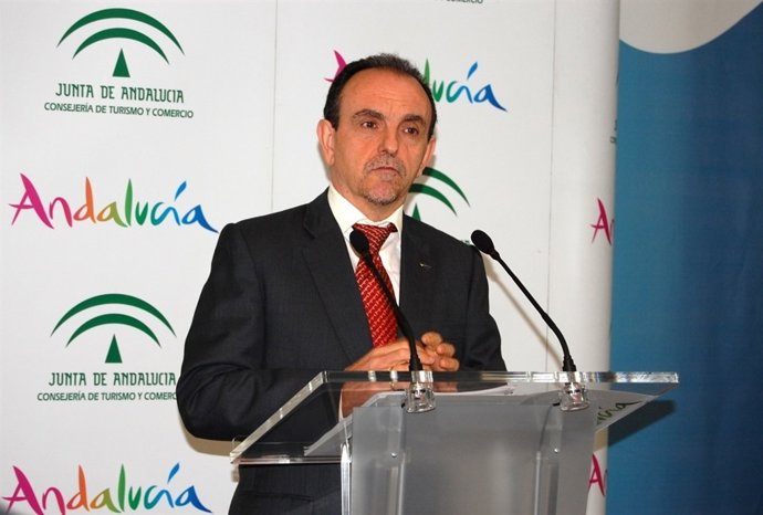 El consejero de Turismo y Comercio, Rafael Rodríguez