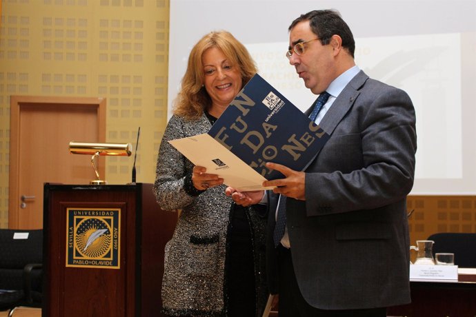 María del Olmo Ibáñez, Premio de Ensayo de la Fundación de Municipios de la UPO