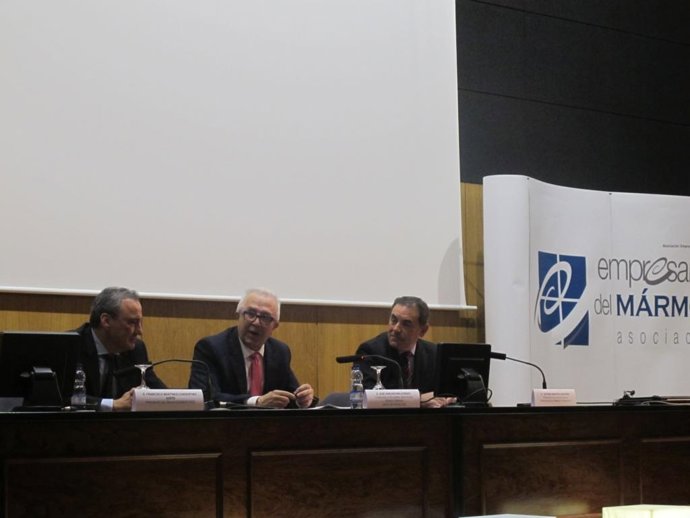 El consejero de Economía en la presentación de un estudio 