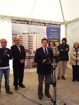 Primera piedra de las obras de reconstrucción del Edificio Granada