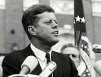Cientos de personas acuden a la conmemoración de la muerte de JFK