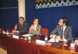 Belén Fernández, en el centro