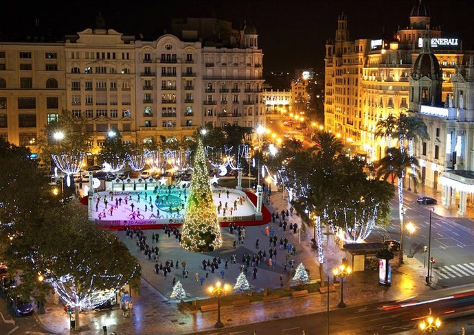 Simulación de la pista de hielo en la Plaza del Ayuntamiento de Valencia