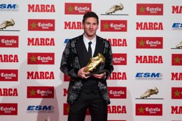 Entrega del Balon de Oro a Lionel Messi en la antigua fábrica Damm en Barcelona