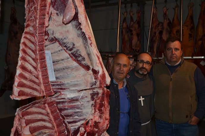 Ternero Donado A Los Hermanos De La Cruz Blanca De Cáceres