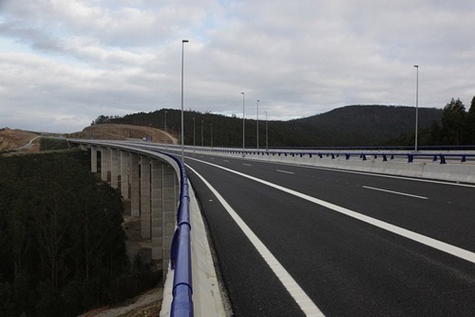 Carretera construida por Comsa