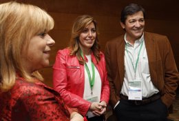 Javier Fernández, con Susana Díaz y Elena Valenciano