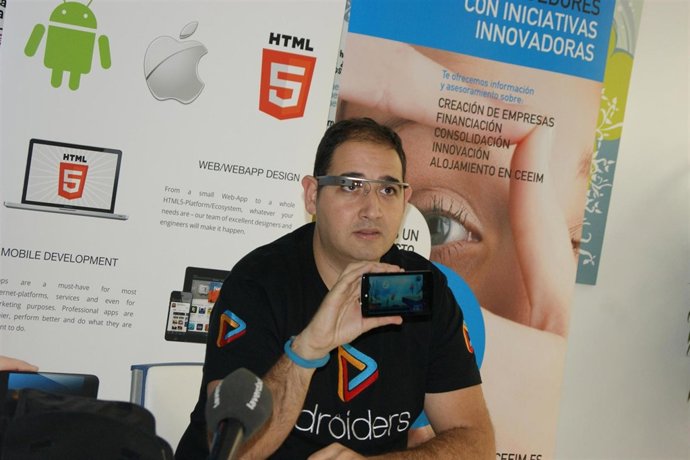 Julián Beltrán, CEO Droiders, presenta en Murcia las 'Google Glass' 2
