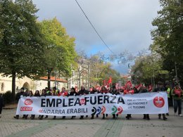 Manifestación en Pamplona de UGT, CCOO y la Cumbre Social de Navarra