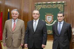 Enrique Maya junto a Fabrice Delloye y MIguel Ángel Cazón