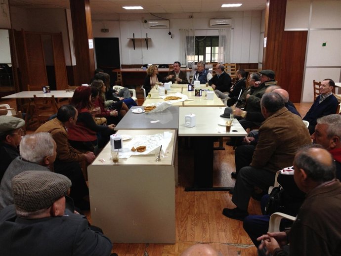 Espadas reunido con vecinos del Polígono Norte