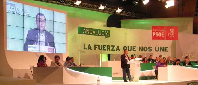 El secretario general del PSOE de Málaga interviene en el congreso extraordinari