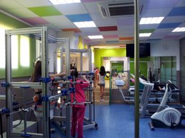 Niñas realizan ejercicios en el Centro de Rehabilitación de Adecyl