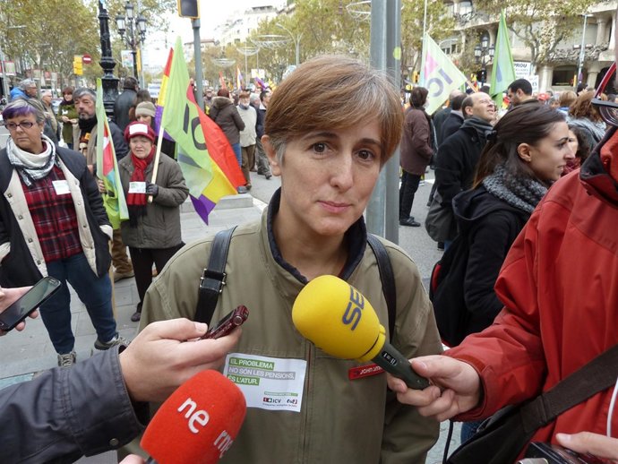 La coordinadora nacional de ICV, D.Camats, en la manifestación contra los recort