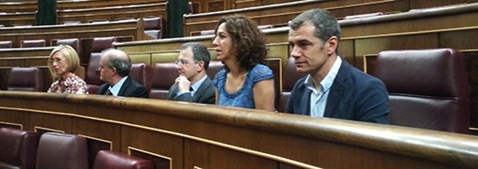 Rosa Díez y los diputados de UPyD en el hemiciclo