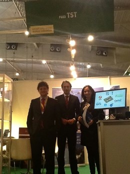 De la Serna con miembros de la empresa TST en Barcelona