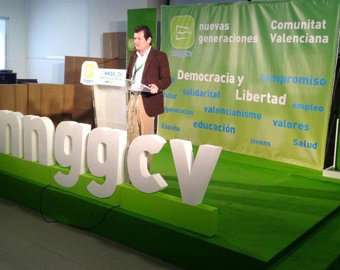 Císcar interviene en la conferencia de NNGG CV en Alcoy